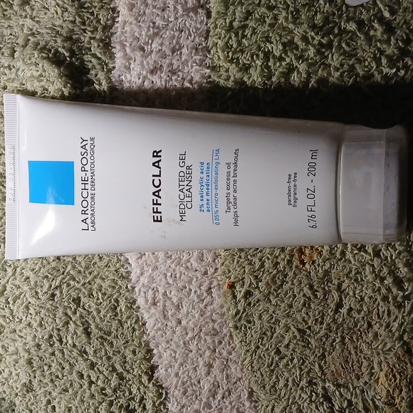 LA ROCHE POSAY EFFACLAR SALICYLIC ACID ACNE TREATMENT SERUM & CLEANSER - Picture 4 of 12